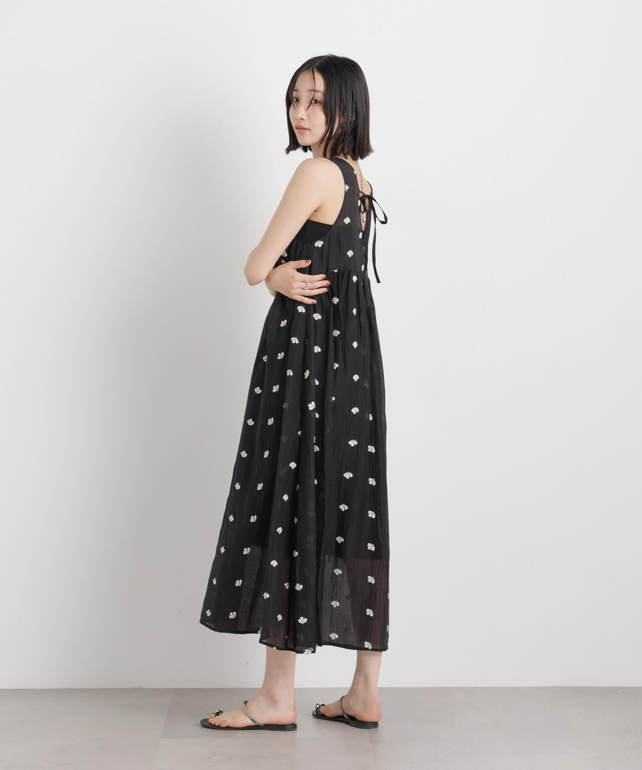 小花柄エンブロイダリーシアーギャザーワンピース 6736119325