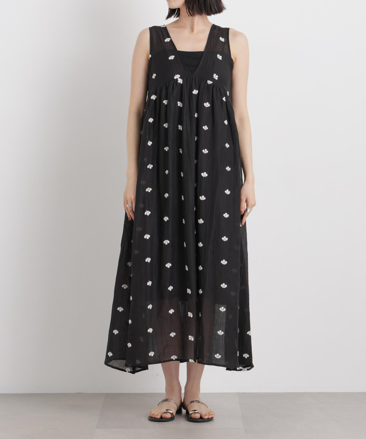 小花柄エンブロイダリーシアーギャザーワンピース 6736119325