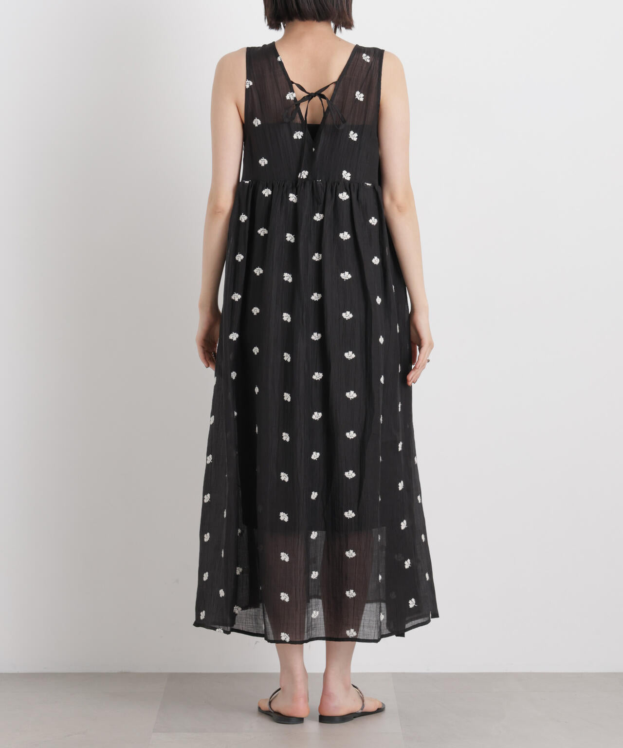 小花柄エンブロイダリーシアーギャザーワンピース 6736119325
