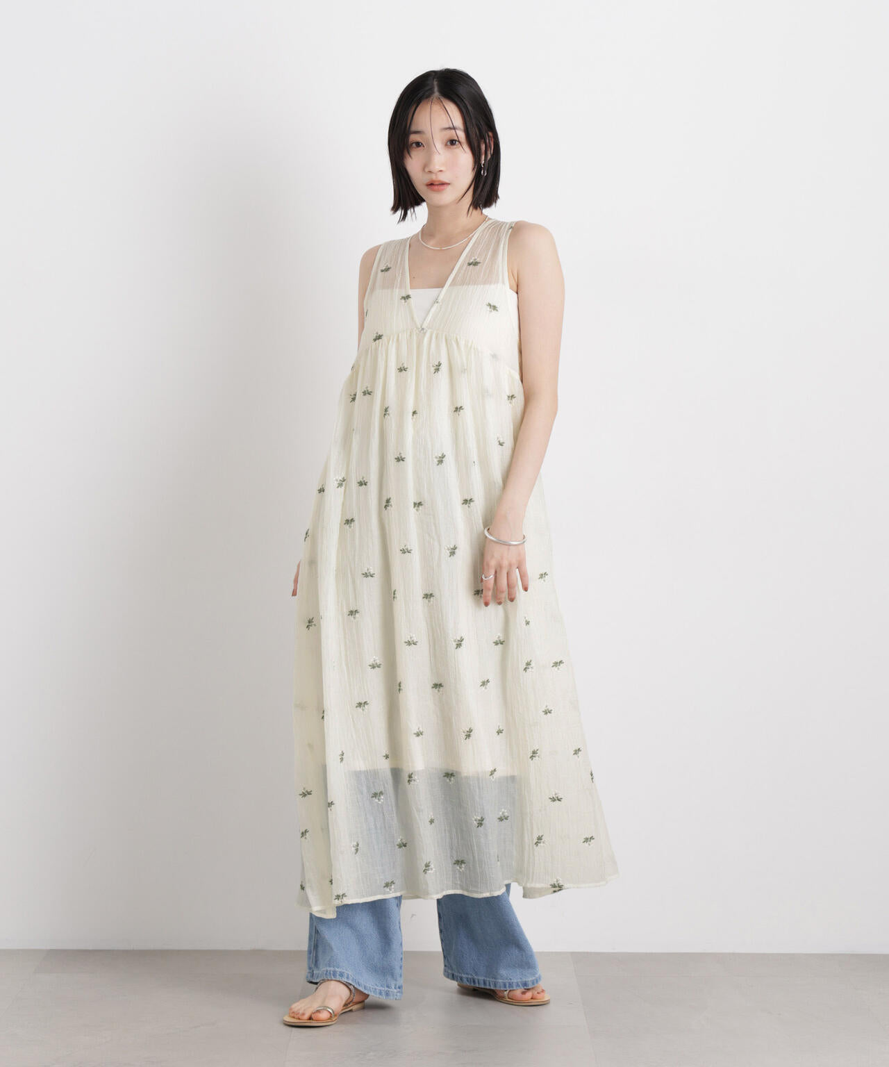 小花柄エンブロイダリーシアーギャザーワンピース 6736119325