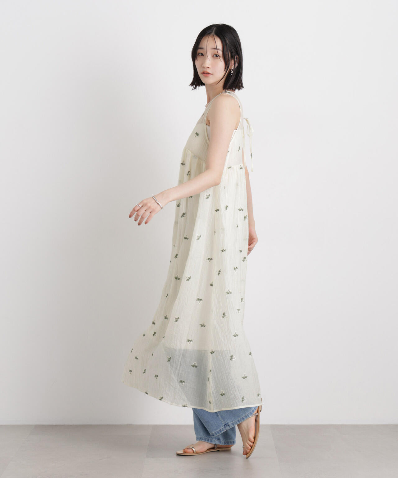 小花柄エンブロイダリーシアーギャザーワンピース 6736119325