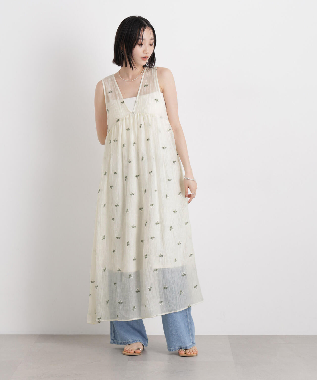 小花柄エンブロイダリーシアーギャザーワンピース 6736119325