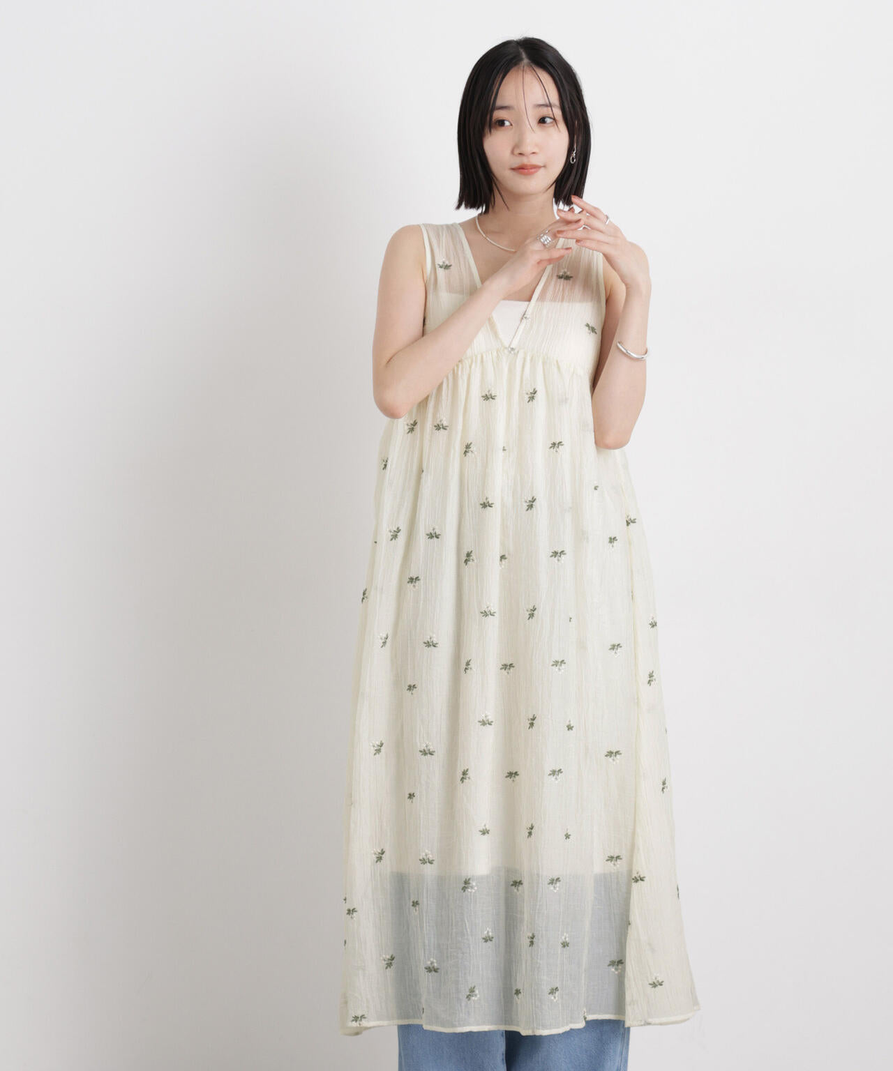 小花柄エンブロイダリーシアーギャザーワンピース 6736119325