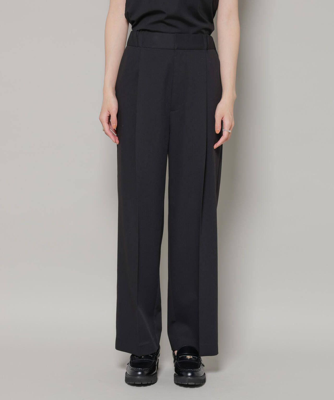 ワンタックセンタープレスストレートパンツ 6736127300