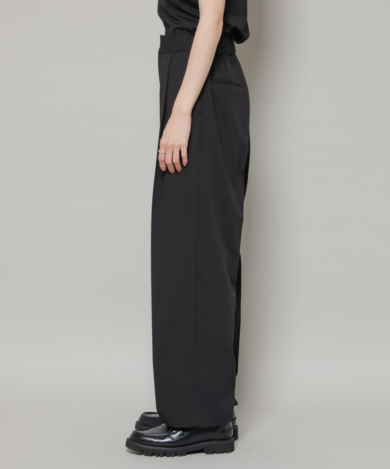 ワンタックセンタープレスストレートパンツ 6736127300