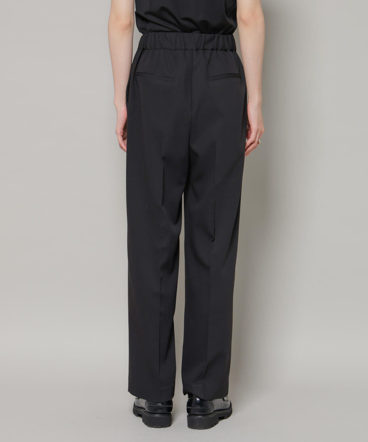 ワンタックセンタープレスストレートパンツ 6736127300