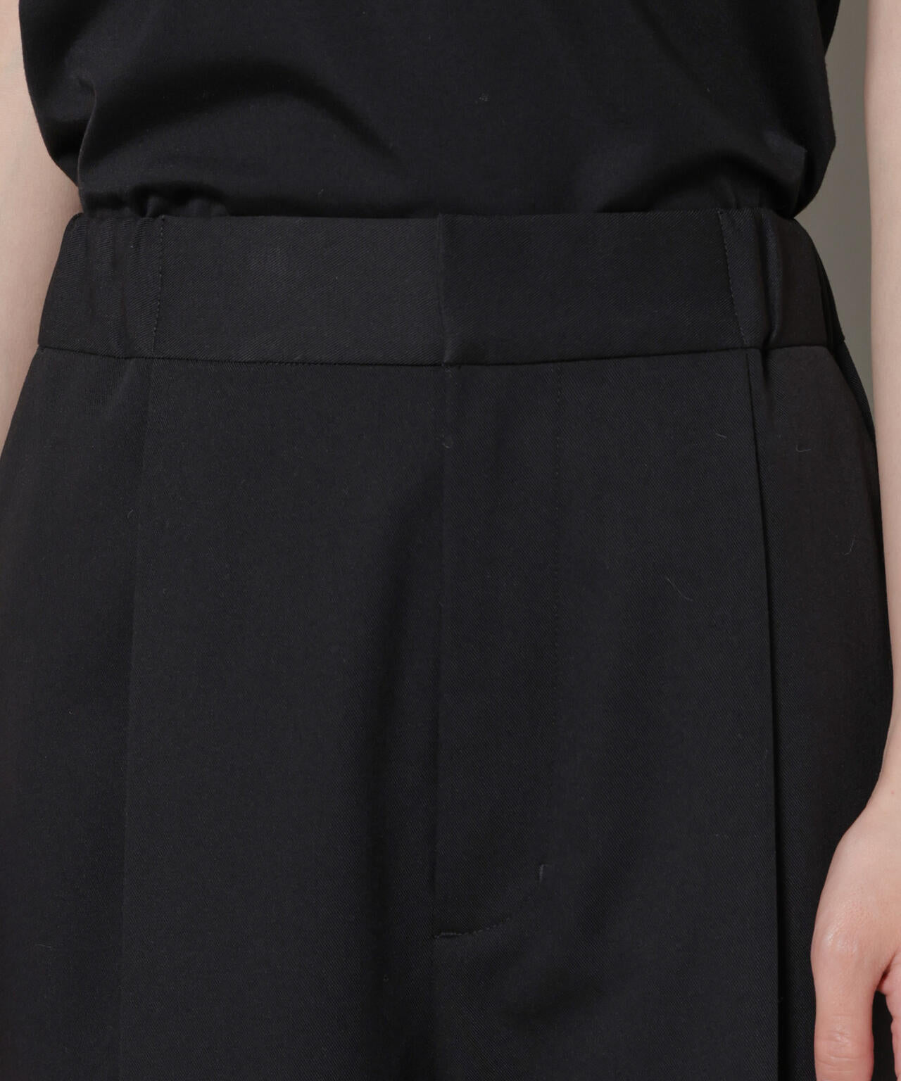 ワンタックセンタープレスストレートパンツ 6736127300