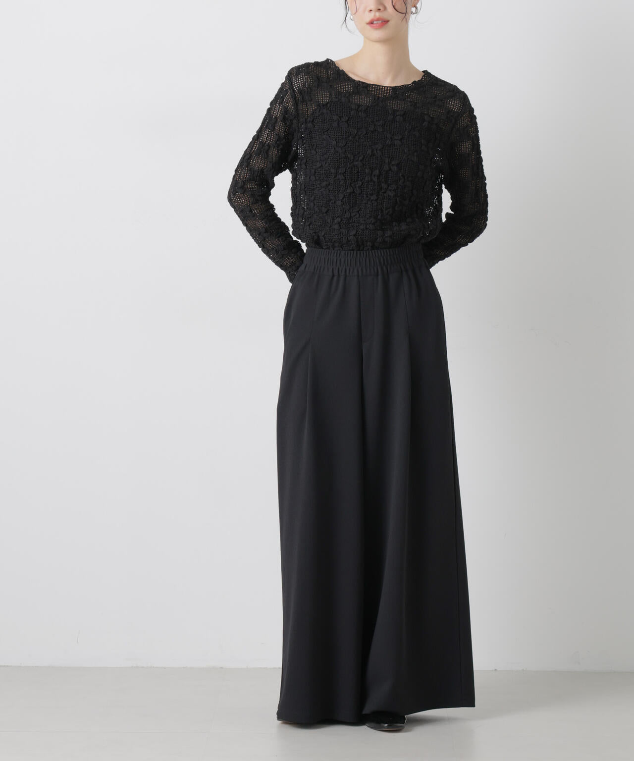 タックワイドカットジョーゼットパンツ