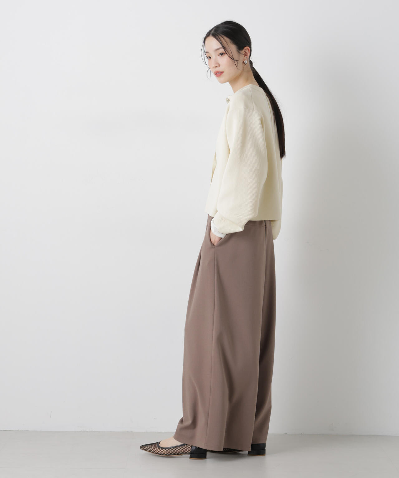 タックワイドカットジョーゼットパンツ 6736127301