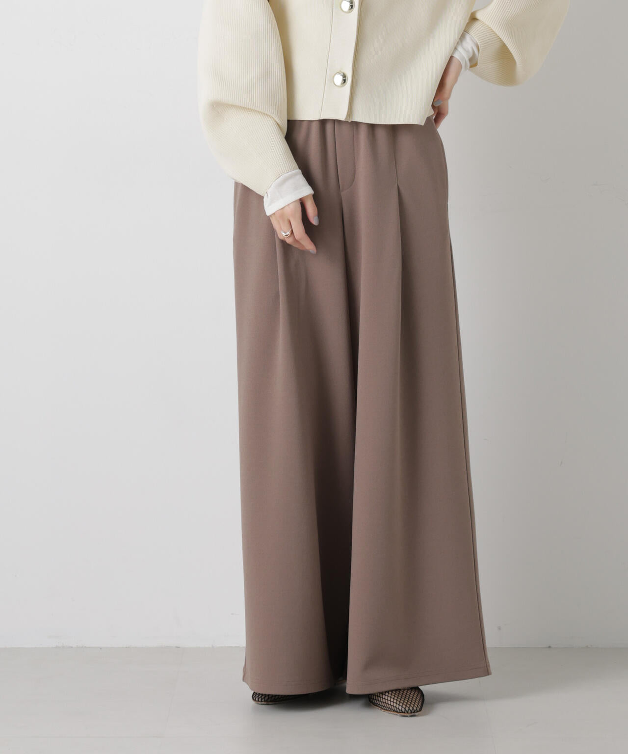 タックワイドカットジョーゼットパンツ 6736127301