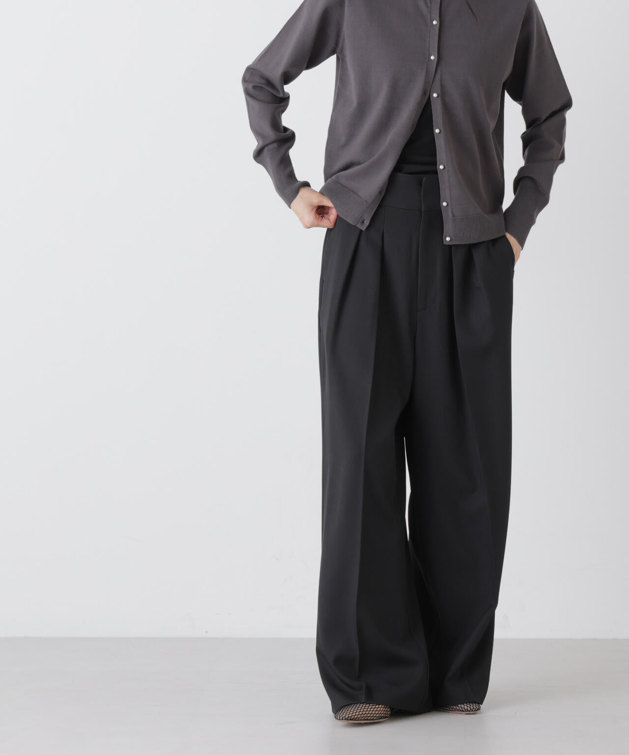ハイウエストツータックワイドパンツ