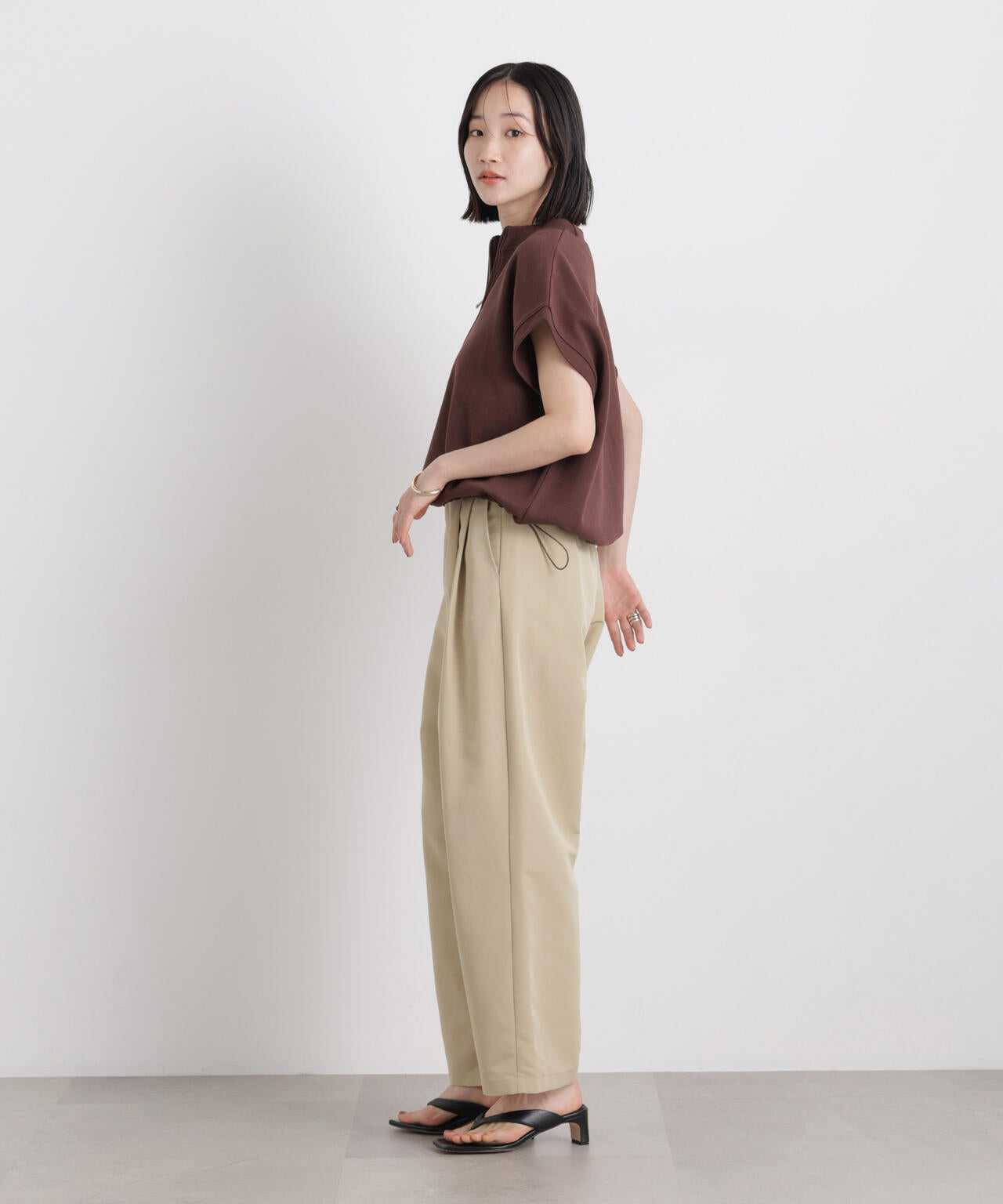 平織りツータックワイドパンツ 6736127316