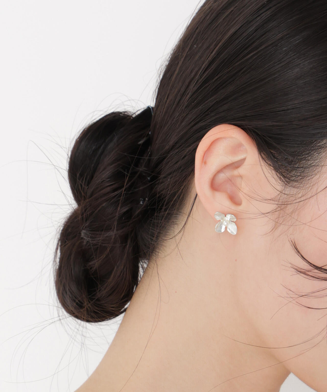 フラワーモチーフピアス