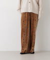 Ｄ．ベージュ