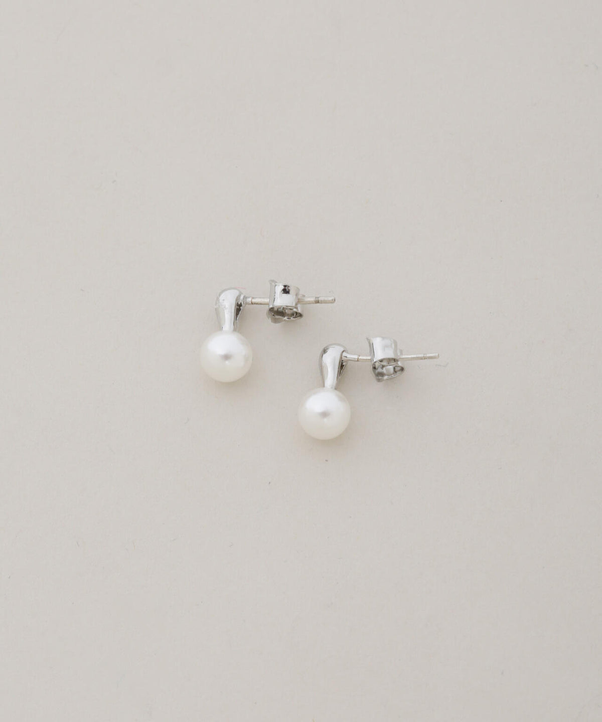 イミテーションパールシンプルピアス 6736245304