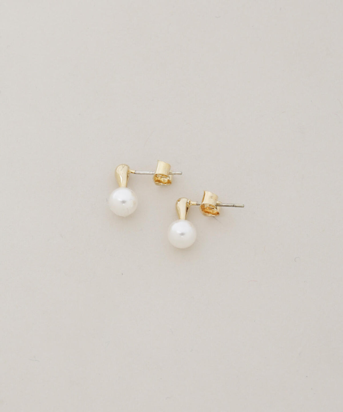 イミテーションパールシンプルピアス 6736245304